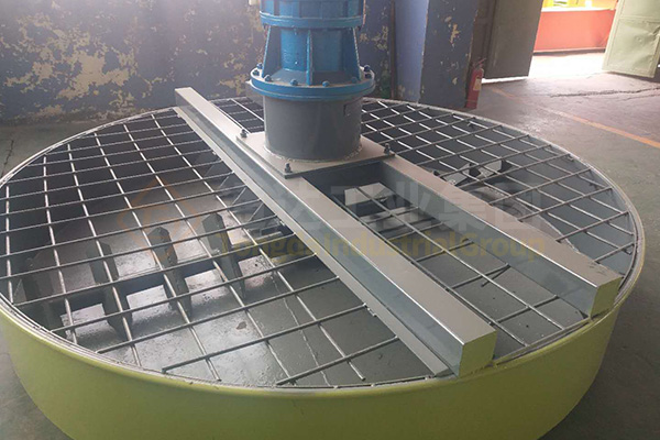 有機(jī)肥立式圓盤(pán)攪拌機(jī)