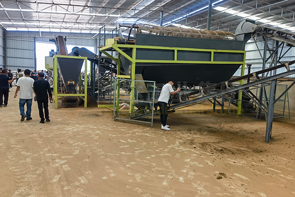 年產(chǎn)1-3萬噸小型牛糞羊糞豬糞雞糞有機肥加工設(shè)備工藝配置和報價