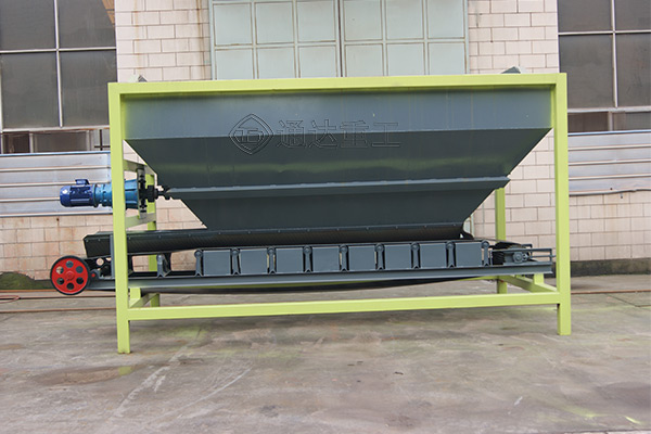 雙動力帶護(hù)欄鏟車喂料機