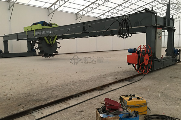 有機肥生產(chǎn)設備大型葉輪發(fā)酵翻堆設備